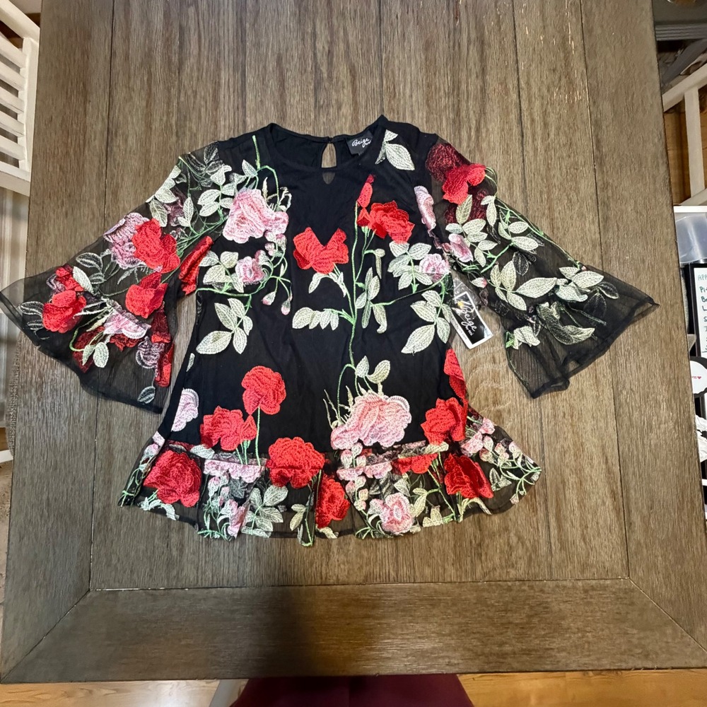 Beige by Eci Floral Embroidered Mesh Top Black Red 3/4 Bell‎ Sleeve Small NEW